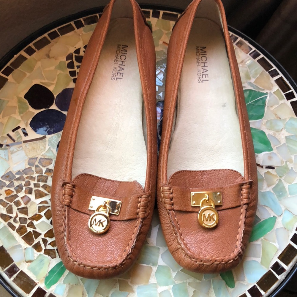 Michael Kors Flats Loafers Tan MK Lock  8.5